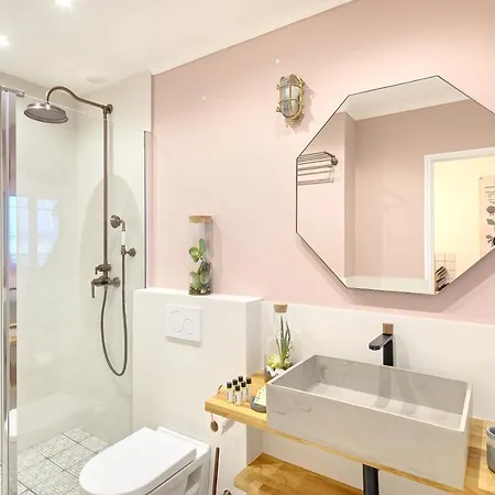 The Charming Luxembourg Garden Apartment *